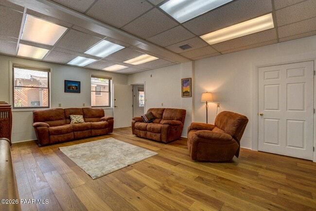 Building Photo - 502 Western Ave