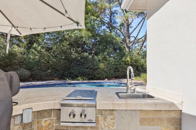 Building Photo - Beautifully Appointed Atherton Estate with Pool & Outdoor Entertaining