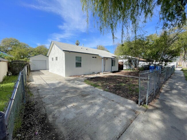 Building Photo - Fully Remodeled Single-Story 3-Bedroom Home in San Bernardino!