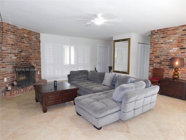 Building Photo - 108 NE 30th St