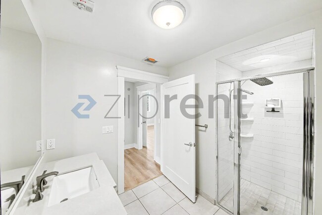 Building Photo - 5717 Fair Ave