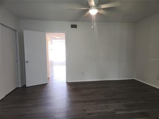 Building Photo - 2459 Columbia Dr