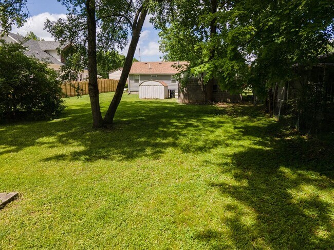 Building Photo - LOOK NO FURTHER THAN THIS INGLEWOOD CHARMER!
