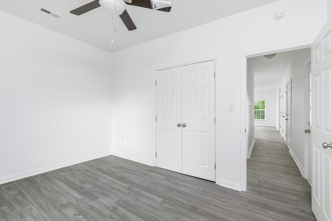 Building Photo - newly renovated property