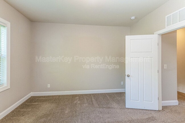 Building Photo - 2805 Piedmont River Way