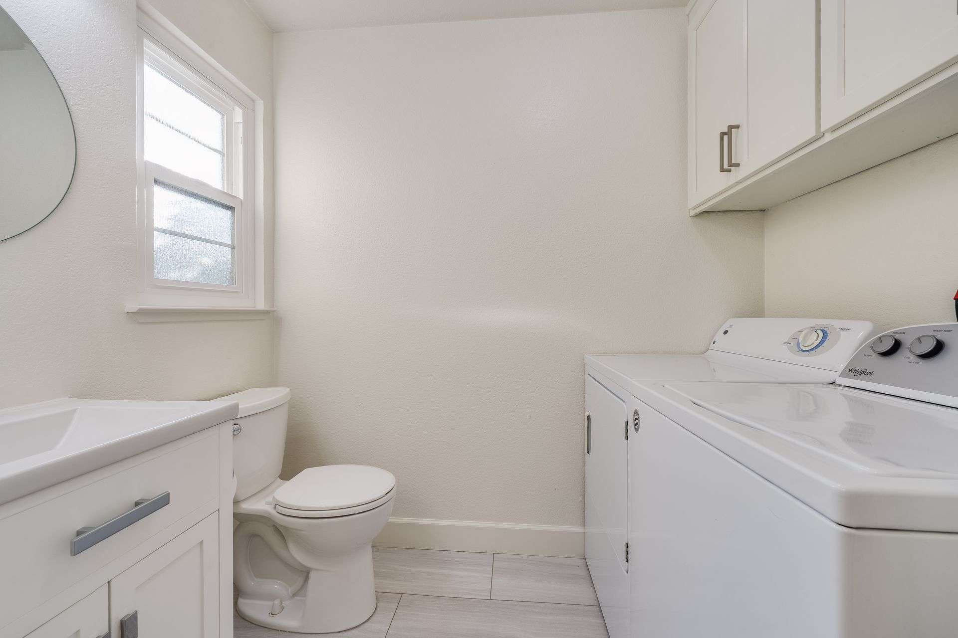 1/2 Ba/Laundry - 1122 Brewster Ave