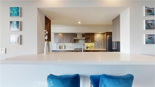 Building Photo - 818 N Doheny Dr