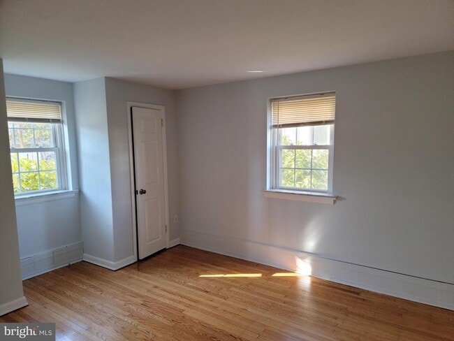 Building Photo - 230 N Essex Ave