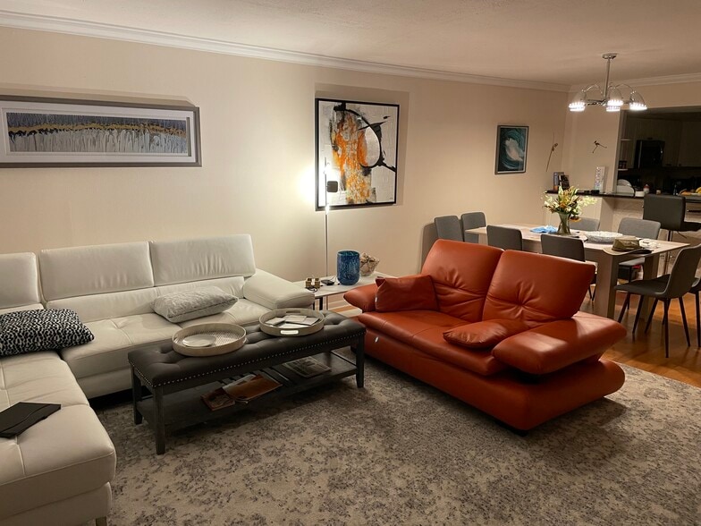 Building Photo - 1055 W Peppertree Dr