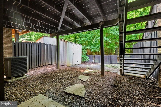 Building Photo - 2105 Glencourse Ln