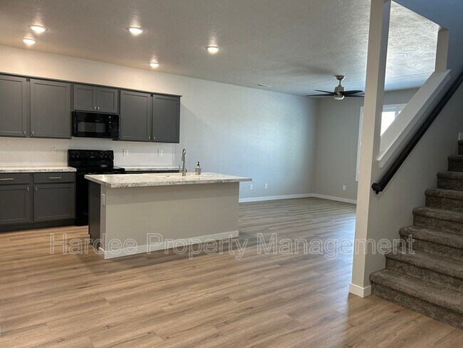 Building Photo - 4987 W Avilla Dr