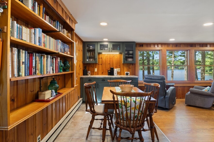 Dining area - 92 Javica Ln