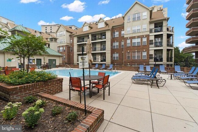 Building Photo - When luxury living, convenience and affordability converge the result is magical! Amazing location!