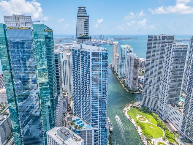 Building Photo - 200 Biscayne Blvd Way