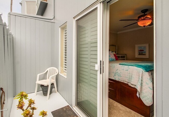 Building Photo - Furnished/ Unfurnished Beach Rental- 2 Master Suites - Roof Top Deck- Gated parking