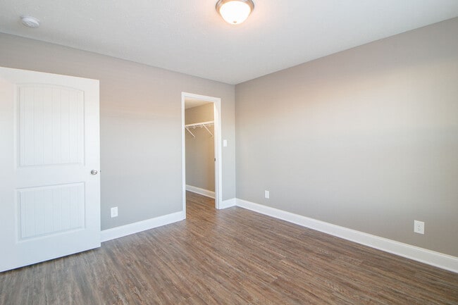 Building Photo - 325 Landrum Pl