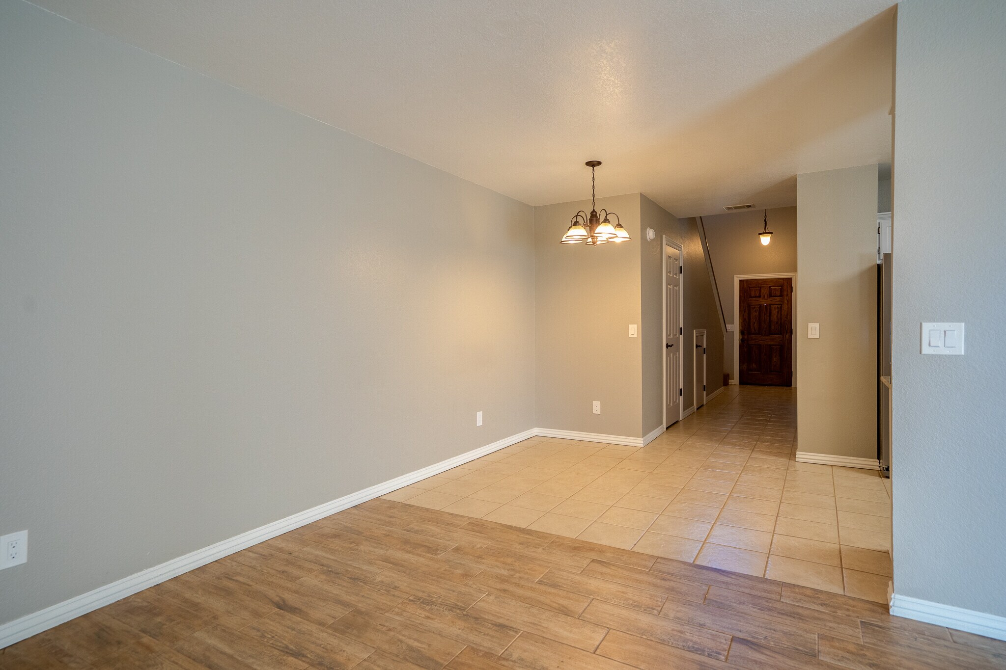 Building Photo - 4015 Glenstone Terrace