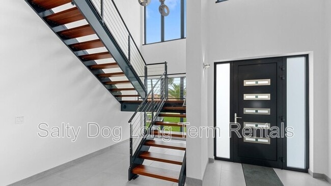 Building Photo - 3001 John Anderson Dr