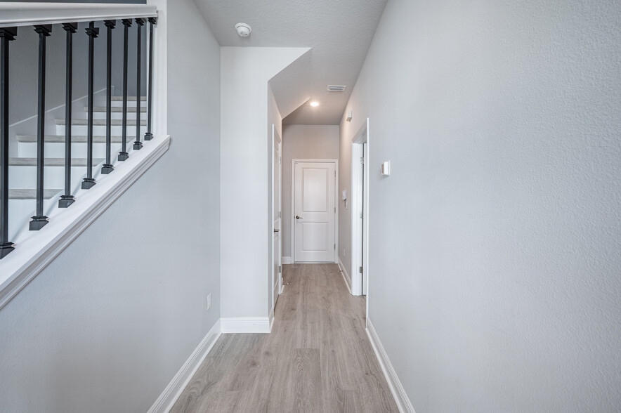 Building Photo - 2400 Ezzell Ct