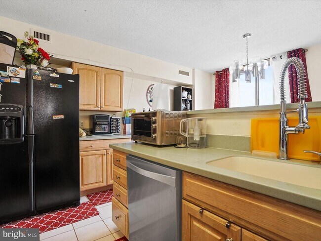 Building Photo - 5501 Seminary Rd