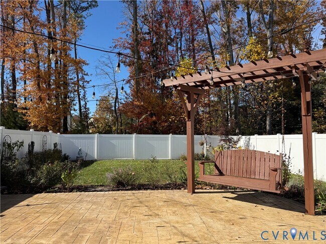 Building Photo - 4018 Tin Roof Way