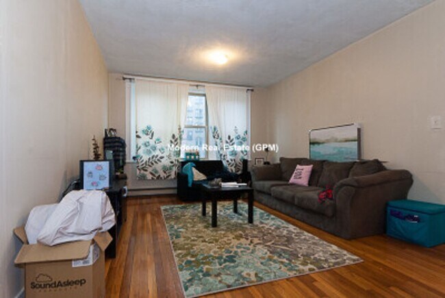 Building Photo - *Must-see 2BR Near Reservoir - HEAT & HOT WATER INCLUDED*