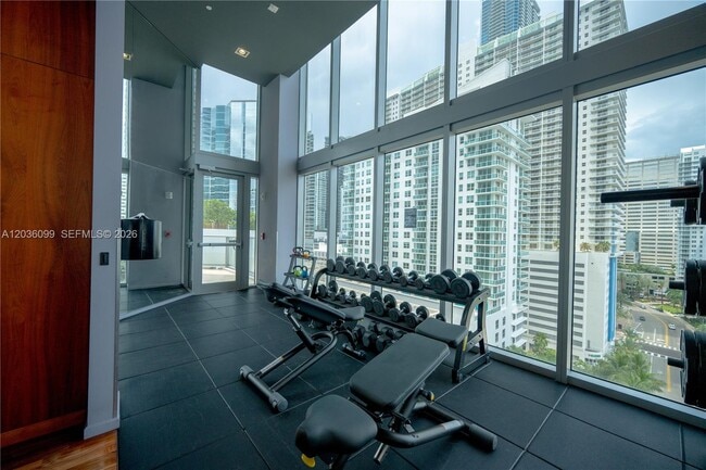Building Photo - 1300 Brickell Bay Dr