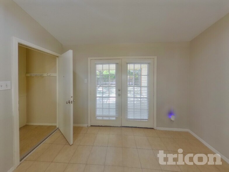 Building Photo - 4652 Baytree Dr