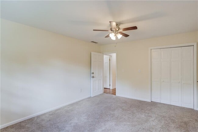 Building Photo - 770 Crest Valley Dr NW