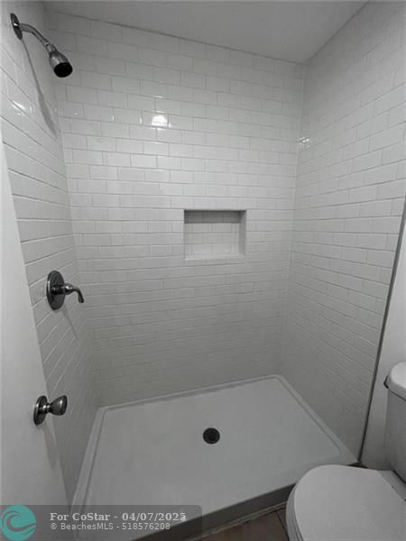 Building Photo - 353 SW 35th Ave