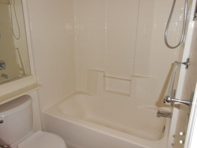 Building Photo - Spacious Home 2 Story Home in Black Mountain