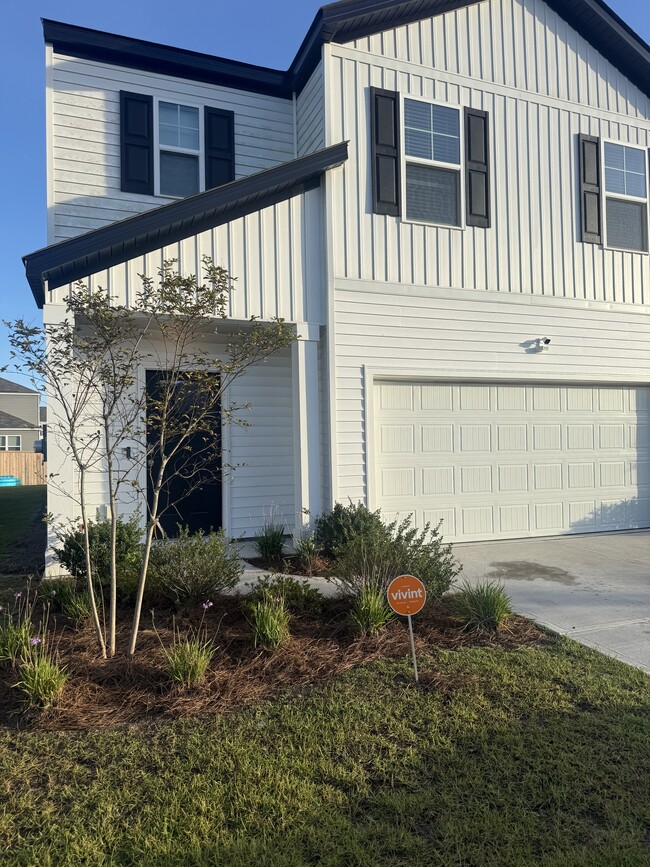Building Photo - 257 Watersglen Dr