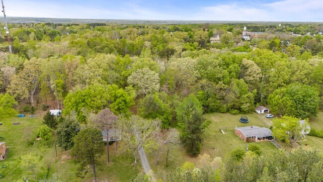 Building Photo - Updated 3-Bedroom Home on Quiet Street in Charlotte Court House!