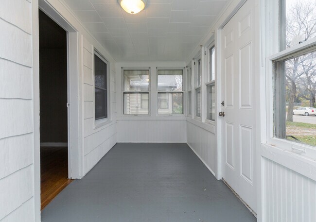 Building Photo - Adorable 2 Bedroom 1 Bath Home