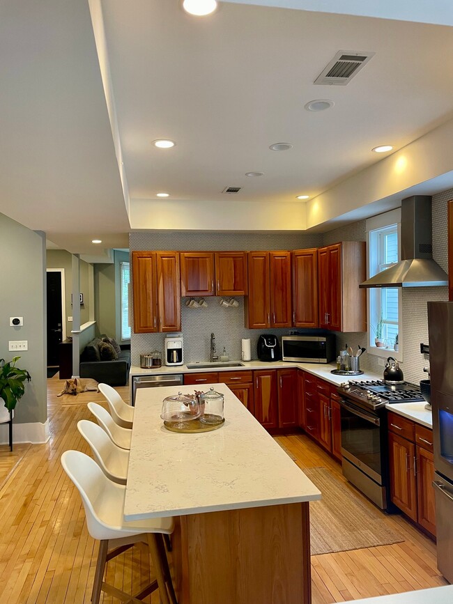Building Photo - 3624 N Seeley Ave