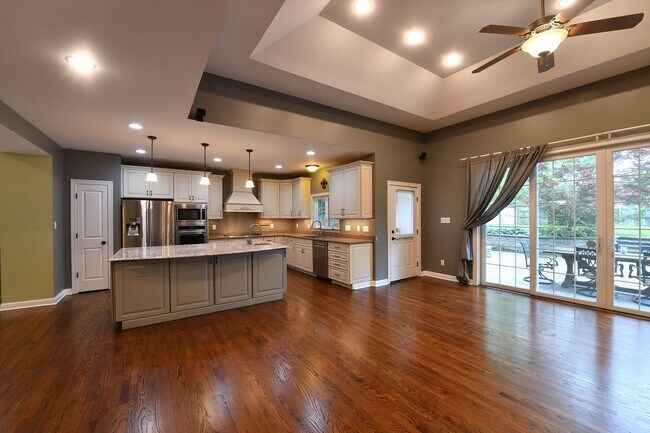 Building Photo - 106 Manlyn Dr
