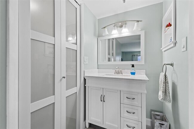 Building Photo - 801 S Ocean Dr