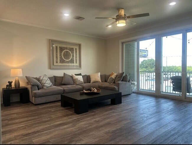 Building Photo - 1249 Savona Dr