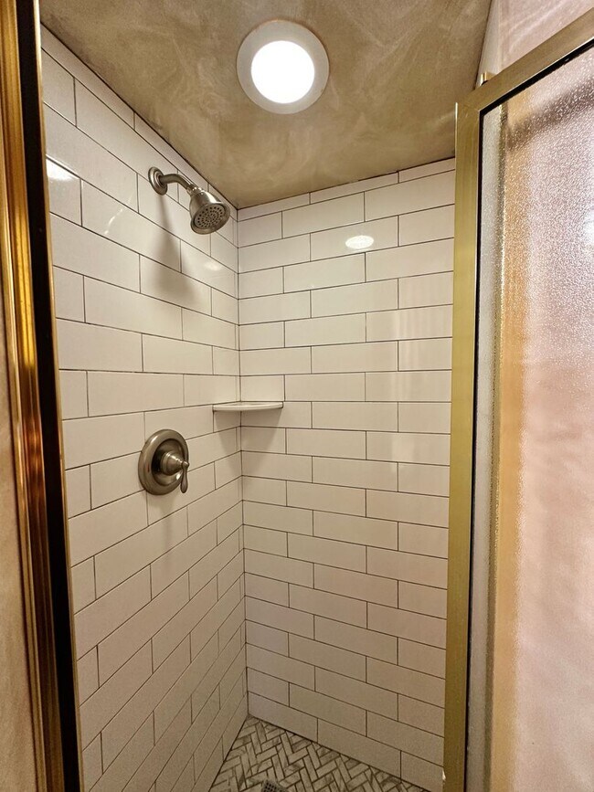 Building Photo - 3 Bedroom