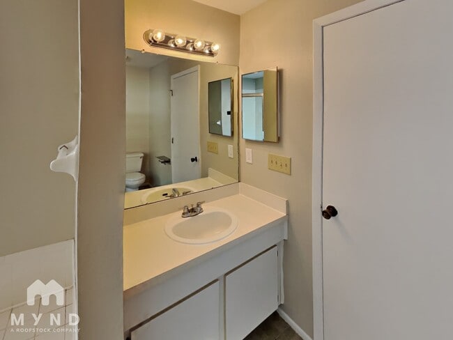 Building Photo - 11211 Sailbrooke Dr