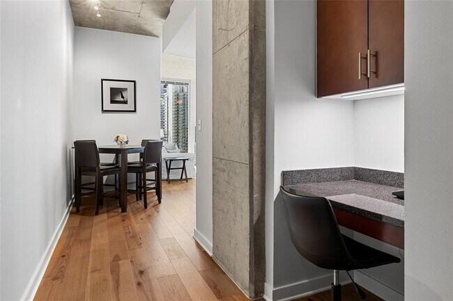 Building Photo - 360 Nueces St