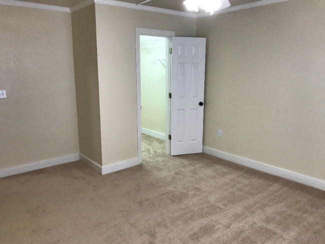 Building Photo - 3037B Edward Ct