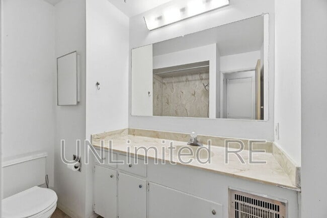 Building Photo - 1410 Inverrary Way