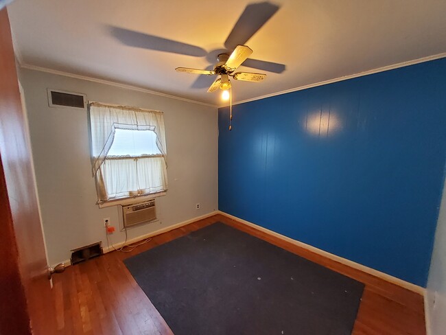 Building Photo - 119 Lindegar St