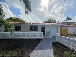 Building Photo - 443 NW 23rd Pl
