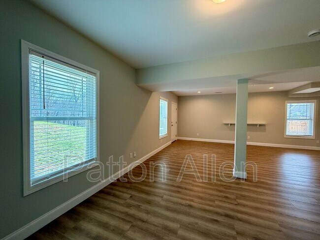 Building Photo - 207 Riverside View Dr