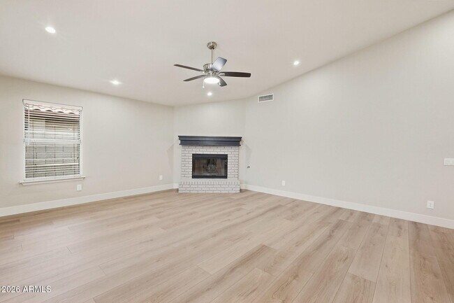 Building Photo - 9941 W Tonopah Dr