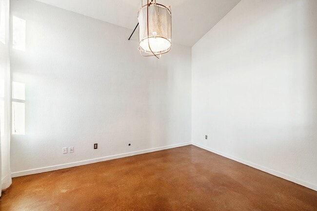 Building Photo - 3033 Blake St