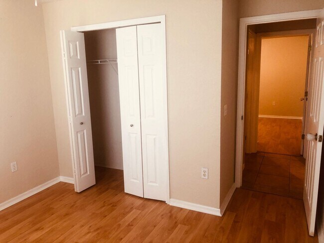 Building Photo - 3-Bedroom, 2-Bathroom Home in Kissimmee