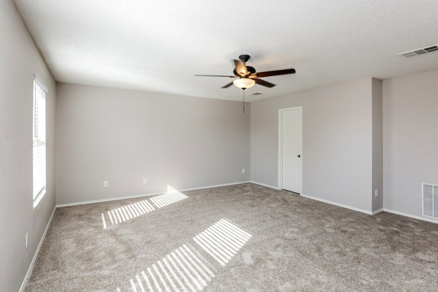 Building Photo - 532 Hertford St